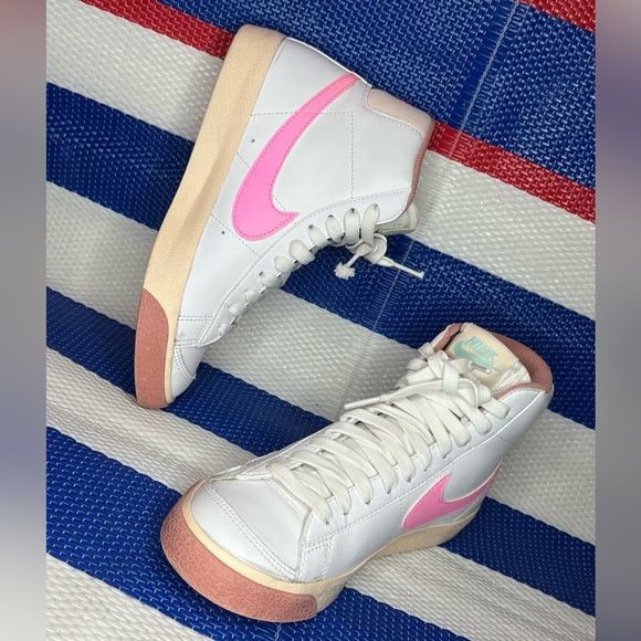 🎉✨ THROWBACK - Nike Blazer Mid '77 GS Guava Ice/Jade Summit White Sneakers 4.5 Y - Picture 3 of 17